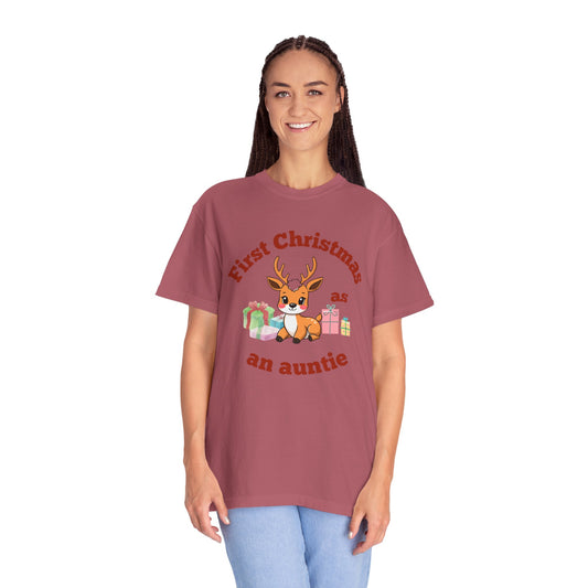 Unisex Christmas Auntie T-shirt - Cute Reindeer Design for New Aunts