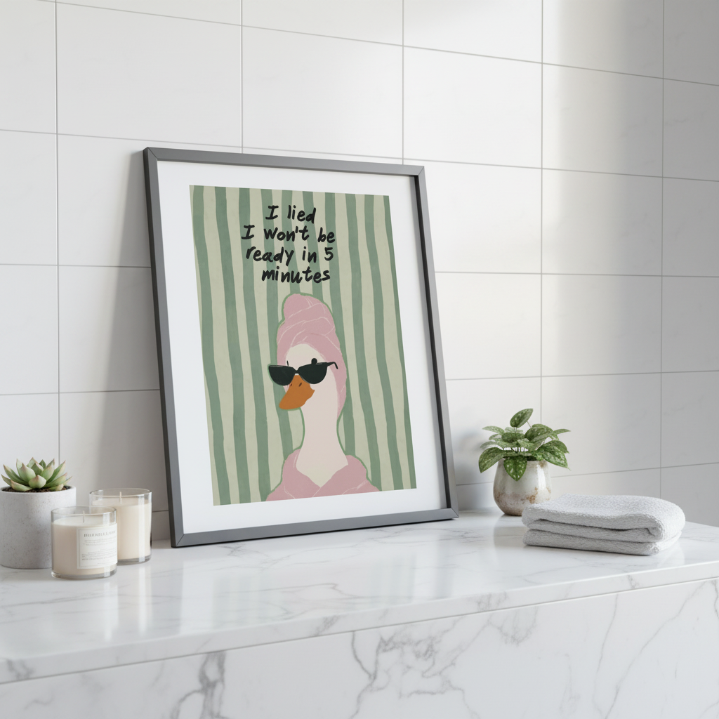 Affiche encadrée — « J'ai menti, je ne serai pas prête dans 5 minutes » Glam Swan Wall Art